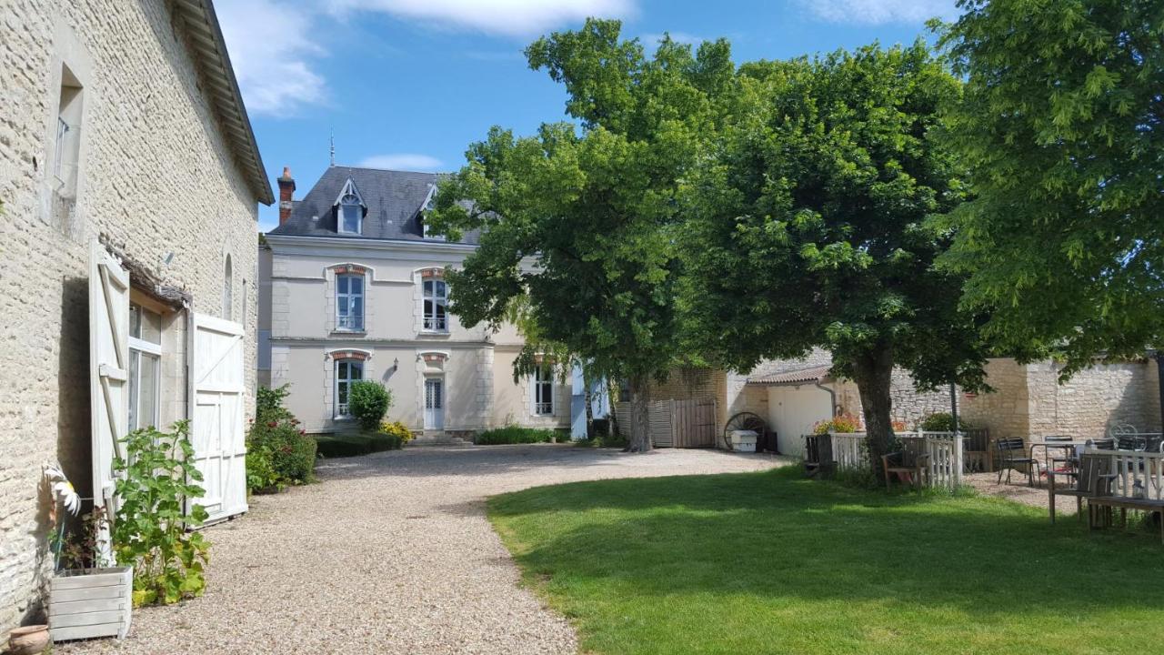 拉罗塞莱住宿加早餐旅馆 Neuville-du-Poitou 外观 照片