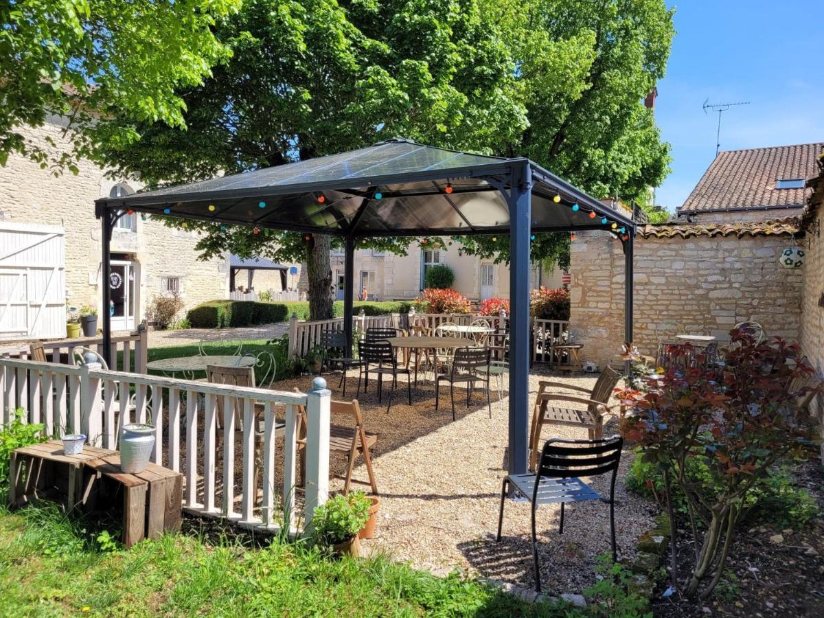 拉罗塞莱住宿加早餐旅馆 Neuville-du-Poitou 外观 照片