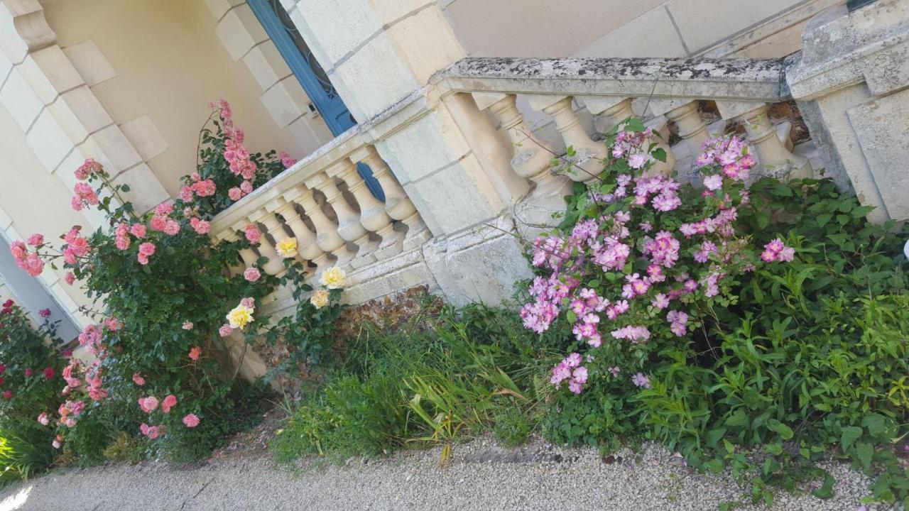 拉罗塞莱住宿加早餐旅馆 Neuville-du-Poitou 外观 照片