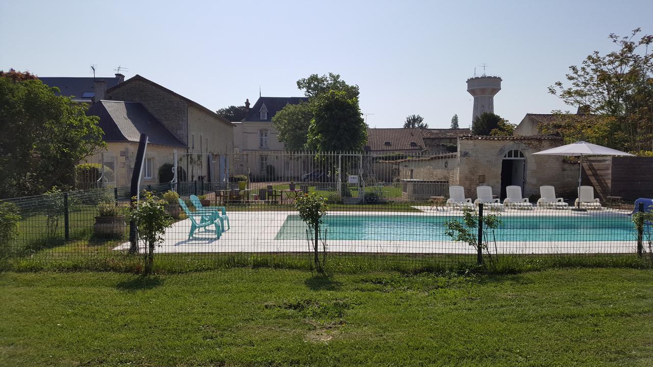 拉罗塞莱住宿加早餐旅馆 Neuville-du-Poitou 外观 照片