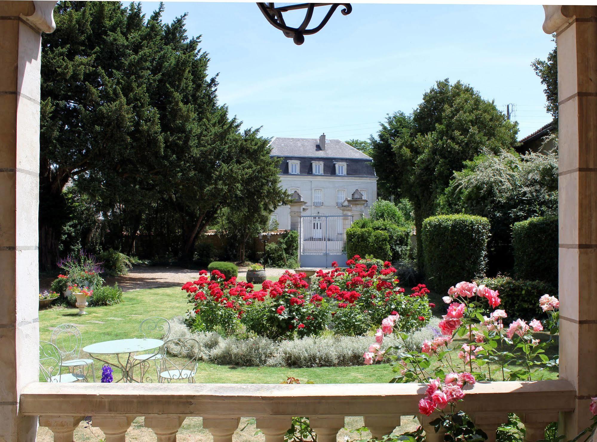 拉罗塞莱住宿加早餐旅馆 Neuville-du-Poitou 外观 照片